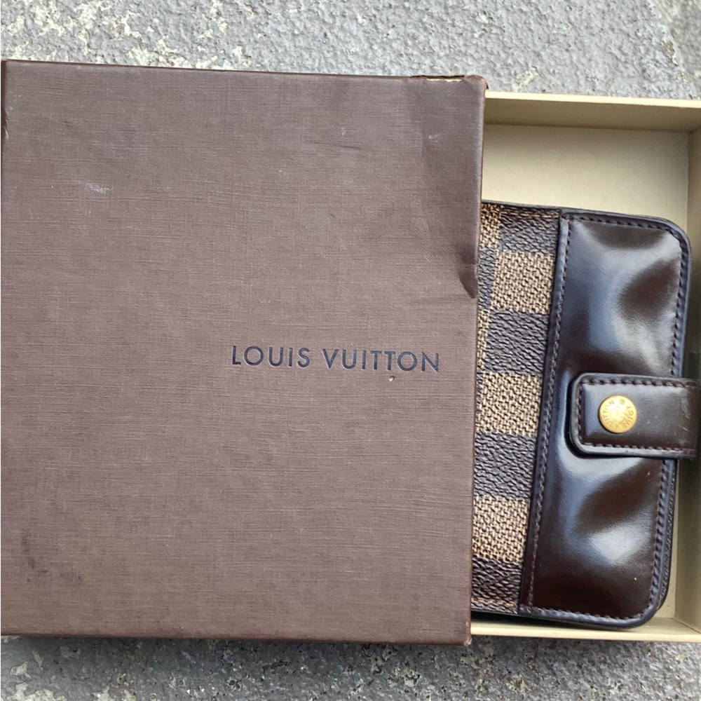 Louis Vuitton Compact Wallet - Picture 8 of 14